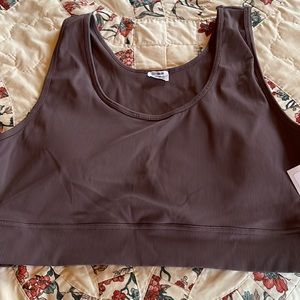 Women’s active curt sports top size 22.